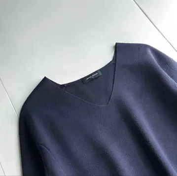 유나이티드 애로우즈 밀라노 리브 V넥 니트 네이비