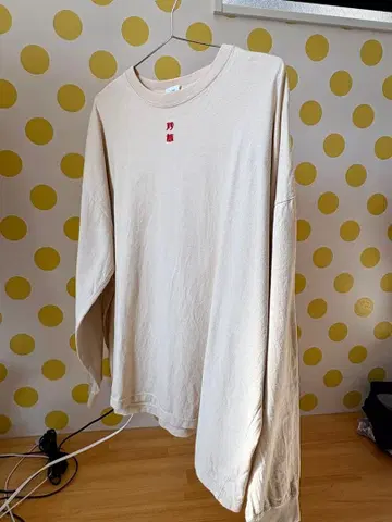 니트와 식객과 타카사키 볶음밥 천국 긴팔T셔츠 베이지 M