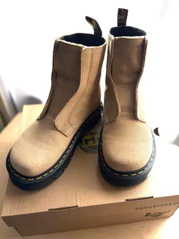 Dr. Martens ZEBZAG 레이스리스 부츠 UK5 베이지