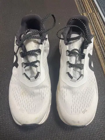 On Cloudstratus 러닝화 화이트/그레이