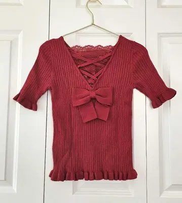 새상품급 토코 클로젯 백리본 레이스 소매 프릴 스트레치 니트 빨간색