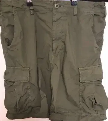 올리브 그린 카고 숏팬츠 유니클로 M 사이즈