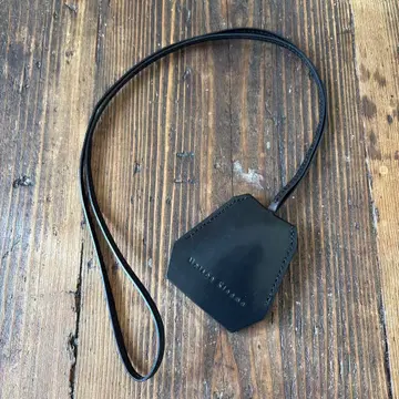 Maison Kinema 블랙 가죽 키 크로셰