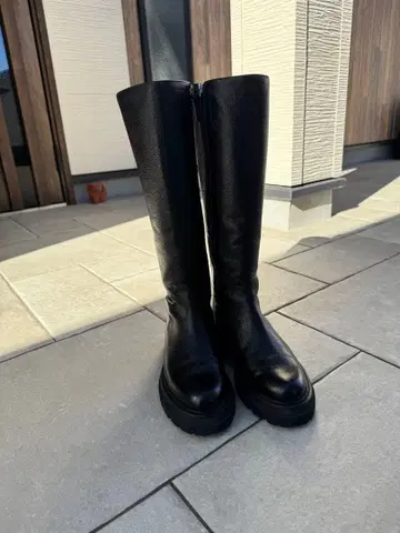 APOM 블랙 가죽 롱 부츠 지퍼 포함