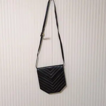 블랙 숄더백 육각형