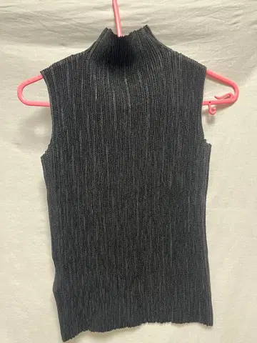 스페치오 터틀넥 슬리브리스