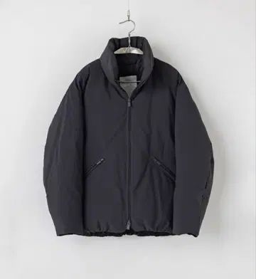 MINIMAL HEAT FIBER PADDED JACKET 차콜 그레이