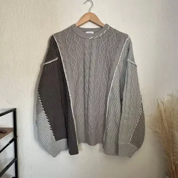 [ JUNRED ] 클레이지 패턴 스티치 크루 니트