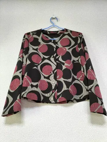 시선당 기하학 패턴의 긴팔 셔츠