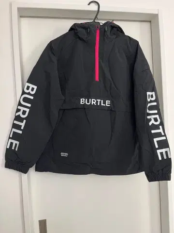 [ 새상품급 ] BURTLE 후드 부착 아노락 자켓 블랙