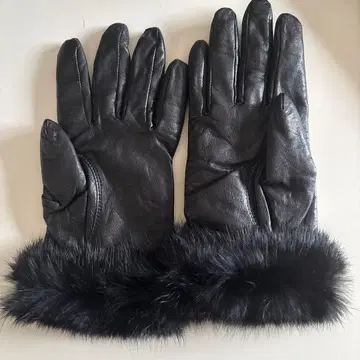 가죽과 퍼의 블랙 장갑 10,000엔