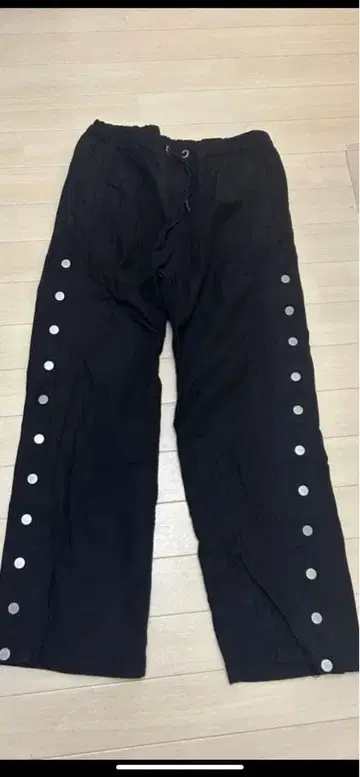 BREATH 블랙 사이드 버튼 와이드 팬츠