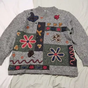 레트로 꽃무늬, 리프. 복슬복슬 입체 편직. 스웨터