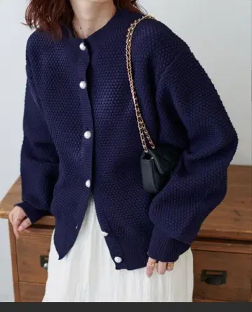 새상품급 DISCOAT 카노코 편직 펄 단추 가디건 네이비