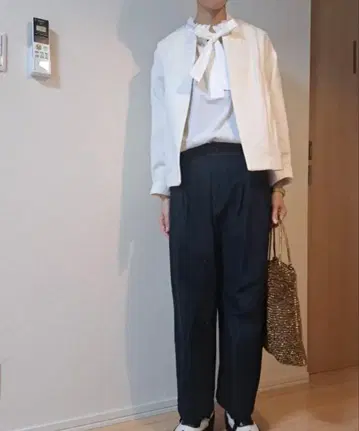 그린 라벨 릴랙싱 리본 포함 화이트 블라우스