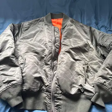 ALPHA MA-1 플라이트 자켓 올리브