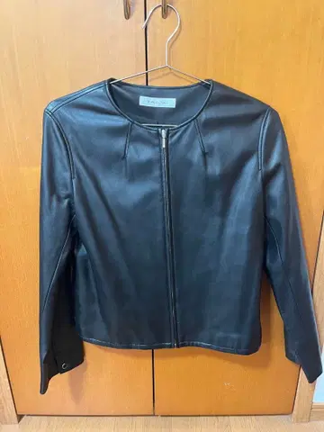 NATURAL BEAUTY BASIC 블랙 가죽 자켓