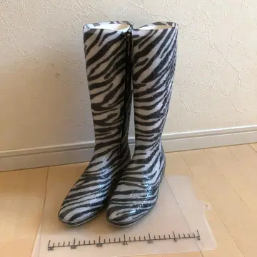 REGINA REGIS RAIN 레인부츠 장화 M 택 포함 제브라