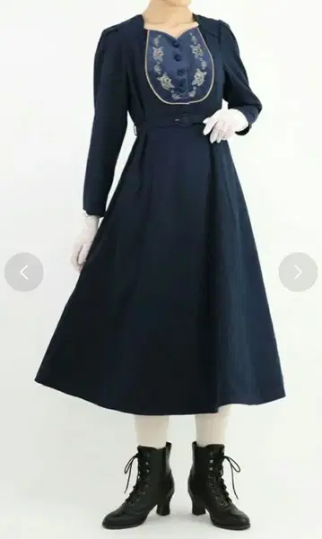 로즈 자수 프레임 요크 원피스 피인트 Fi.n.t