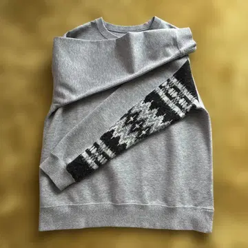 유니폼 익스페리언트 CREW NECK SWEAT