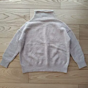 리브 드와 RIVE DROITE 베이지 하이넥 니트