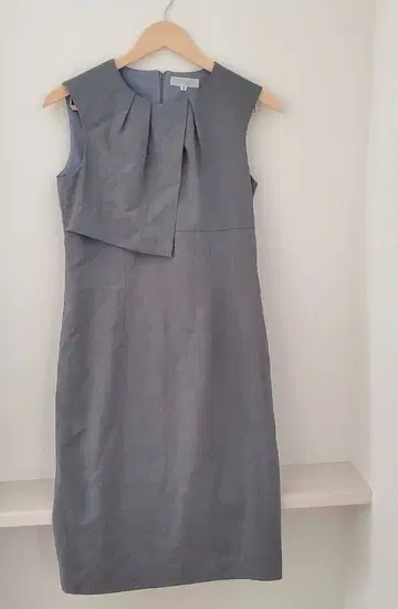 새상품급 chousonnette 슬리브리스 플레어 원피스 그레이 9호