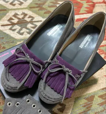 미사용 SHINNOSUKE 그레이 프린지 모카신 펌프스 23cm