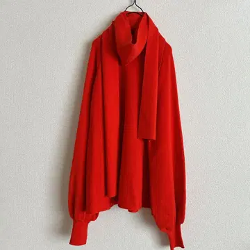 어도어 빨간색 니트 보타이 포함