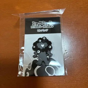 블랙 미야쿠미야쿠 핀 배지 C