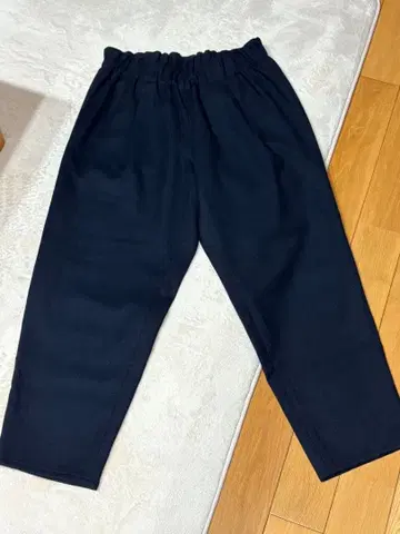 미즈이로 인드의 테이퍼드 팬츠