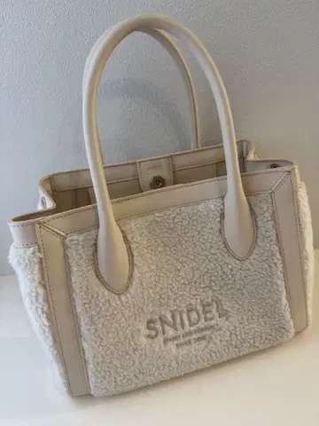 SNIDEL 보아 토트 핸드백 복슬복슬 화이트