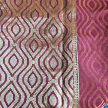 인도 사리 (새상품, 미사용) 베이지와 골드 기하학 패턴 원단