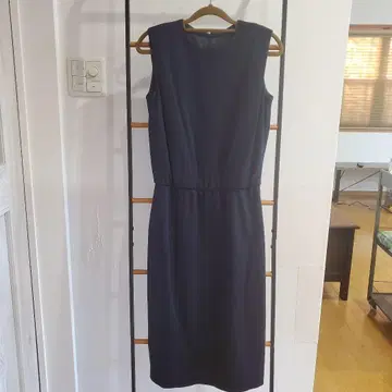 네이비 슬리브리스 원피스