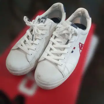 르꼬끄 스포르티브 화이트 스니커즈