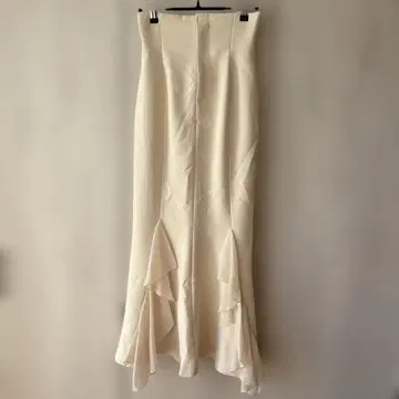 아이보리 플레어 스커트 밑단 프릴