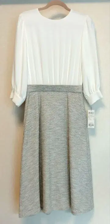 쿠미쿄쿠 화이트/그레이 트위드풍 무릎 기장 원피스