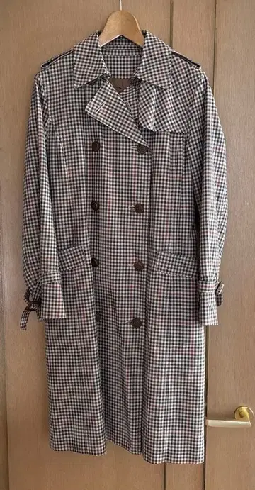 체크 무늬 트렌치코트