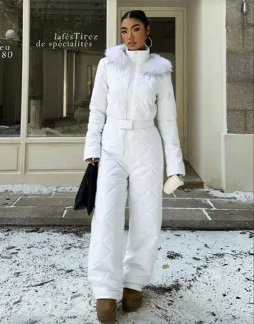 화이트 다운 점프수트 (퍼 포함)