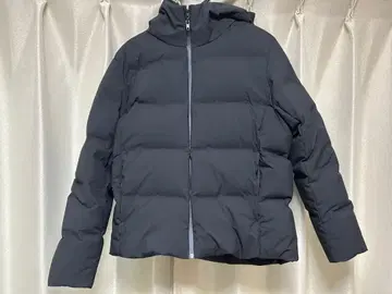 유니클로 심리스 다운 후드티 다운 자켓