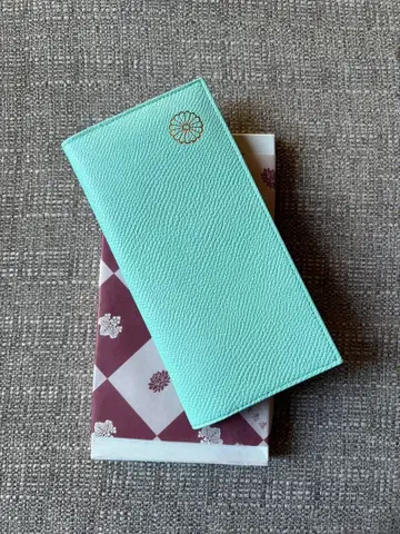 민트 그린 소가죽 장지갑