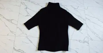 [ UNTITLED ] 블랙 하이넥 반팔 케이블 니트