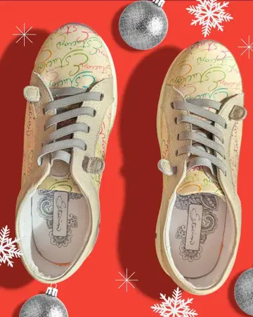 에스타시온 컬러풀 로고 베이지 스니커즈