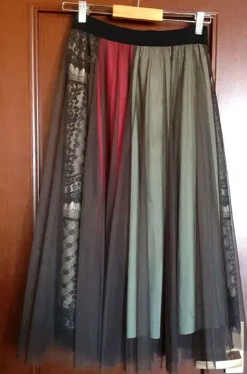 [ SCOT CLUB ] 올리브 그린 빨간색 튤 레이스 플리츠 스커트