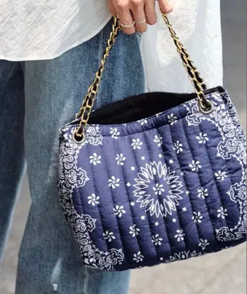 새상품 FRAMeWORK MALUS 마스 반다나 퀼팅 숄더백