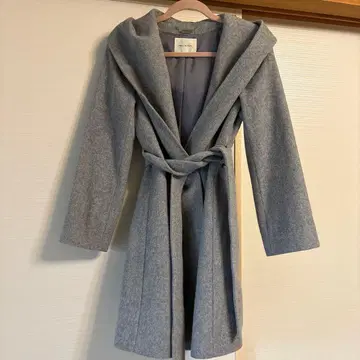 새상품급 데뷔 피오레 그레이 후드 부착 롱 코트 울 100%