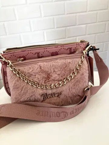 Juicy couture 퍼 크로스 바디백