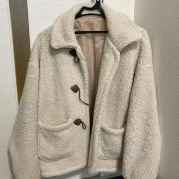 보아 자켓 크림색 프론트 버튼 포함