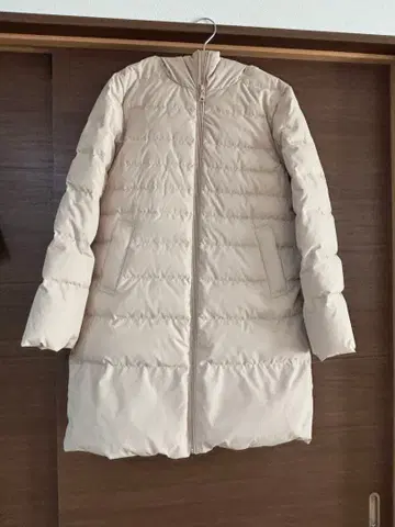 UNTITLED 베이지 다운 자켓 후드 부착