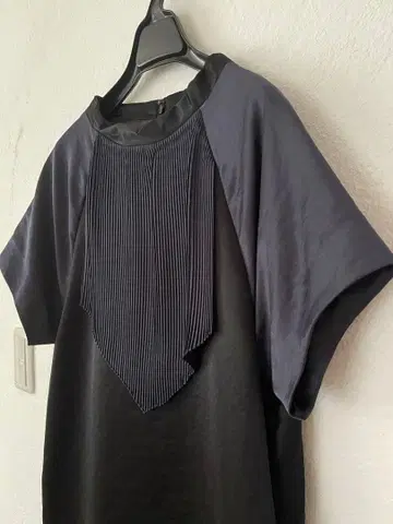 네이비 x 블랙 반팔 무릎 기장 원피스 파티 결혼식