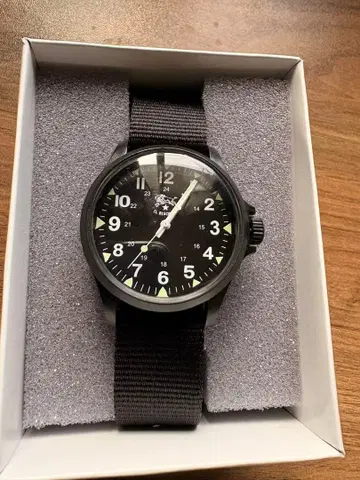 IL BISONTE 블랙 손목시계